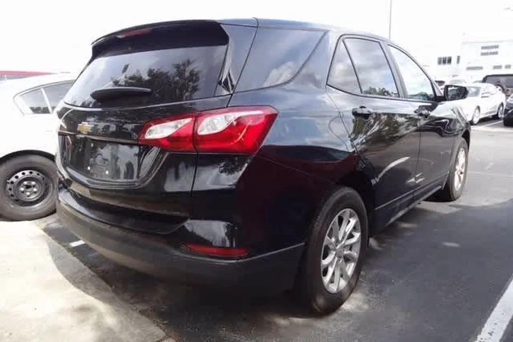 2021 Chevrolet Equinox LS photo 1
