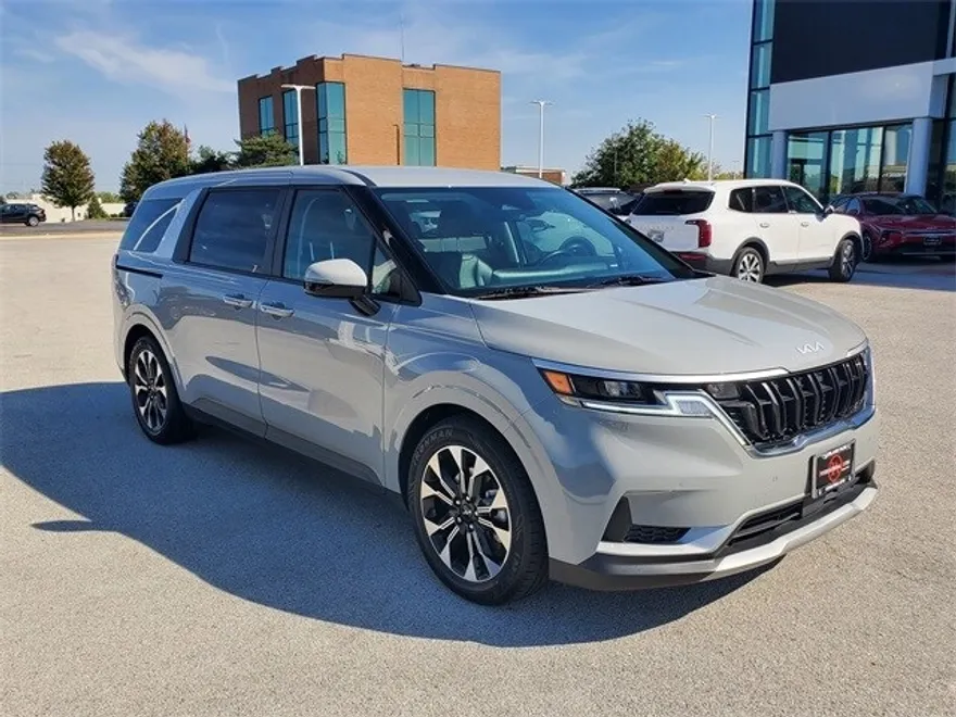 2023 Kia Carnival EX photo 1