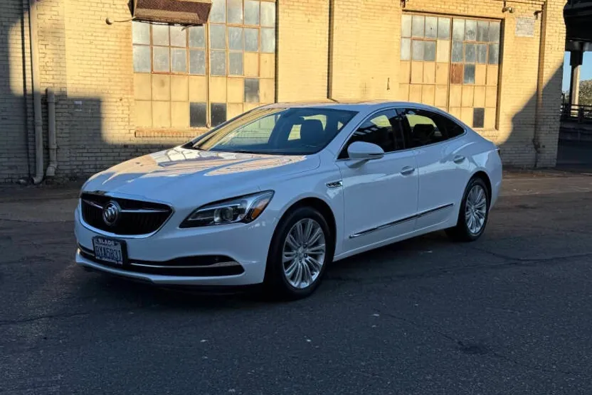 2019 Buick LaCrosse Essence photo 1