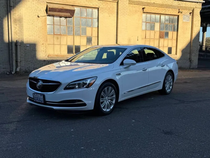 2019 Buick LaCrosse Essence photo 1