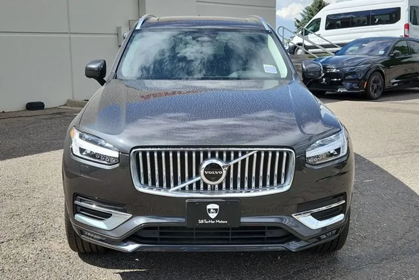 2025 Volvo XC90 B5 Plus photo 1