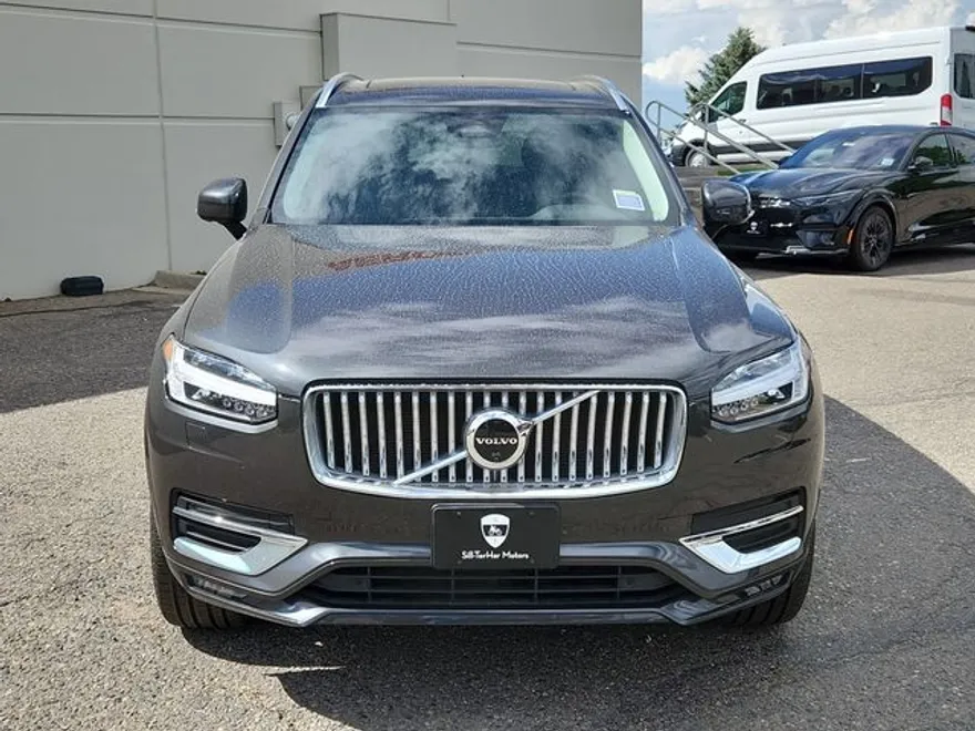 2025 Volvo XC90 B5 Plus photo 1