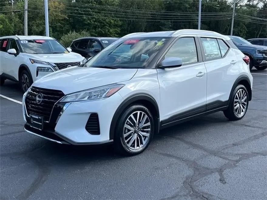 2024 Nissan Kicks SV photo 1