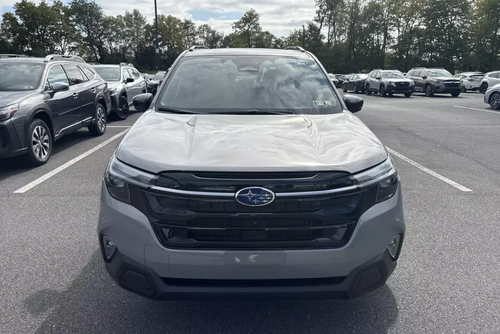 2025 Subaru Forester Touring photo 1