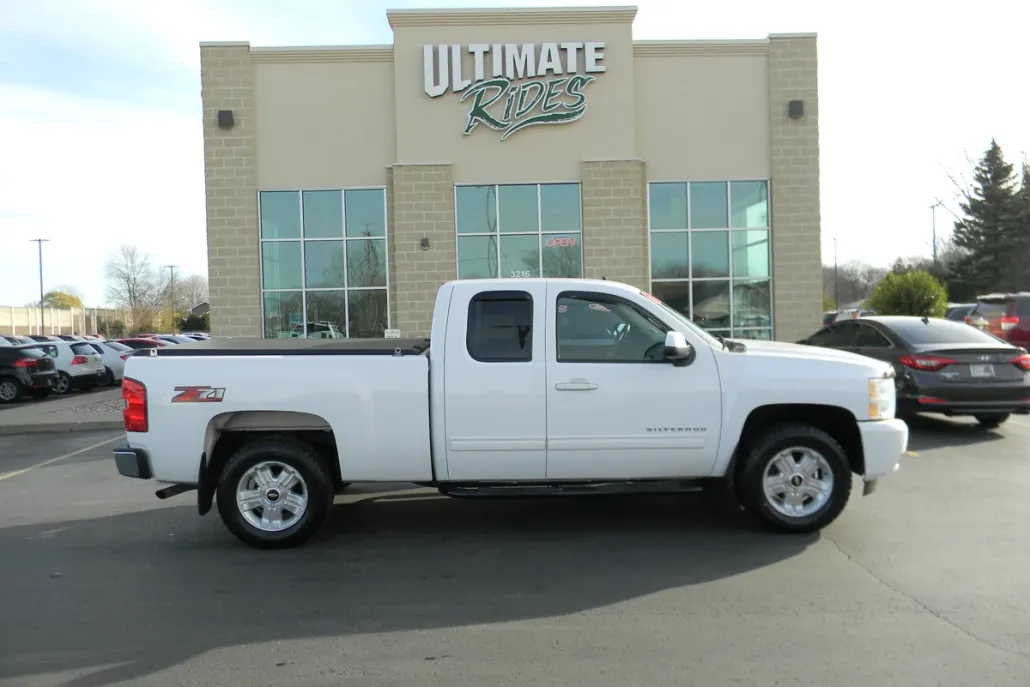 2011 Chevrolet Silverado 1500 LT photo 1