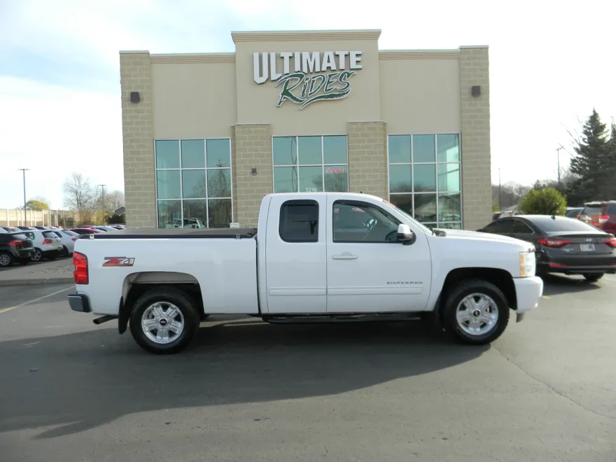 2011 Chevrolet Silverado 1500 LT photo 1