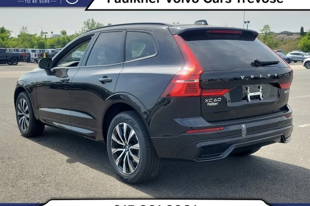 2023 Volvo XC60 B5 Plus photo 1