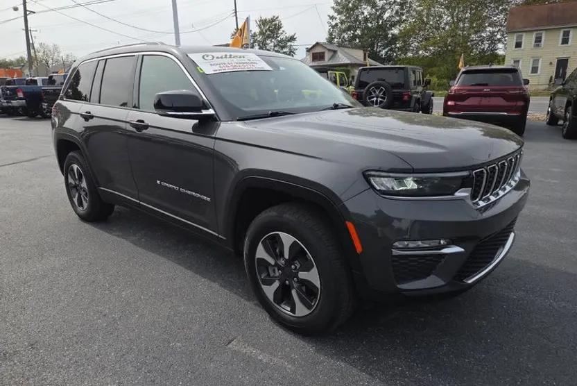 2023 Jeep Grand Cherokee Base photo 1