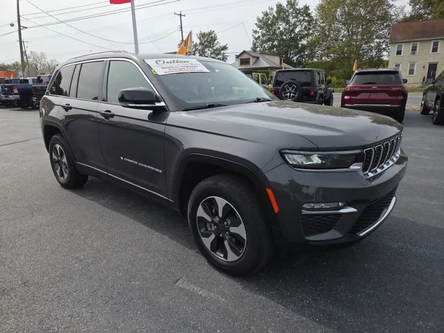 2023 Jeep Grand Cherokee Base photo 1
