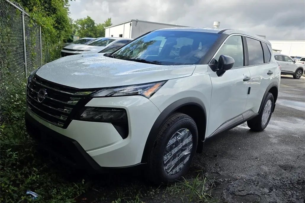 2025 Nissan Rogue S photo 1