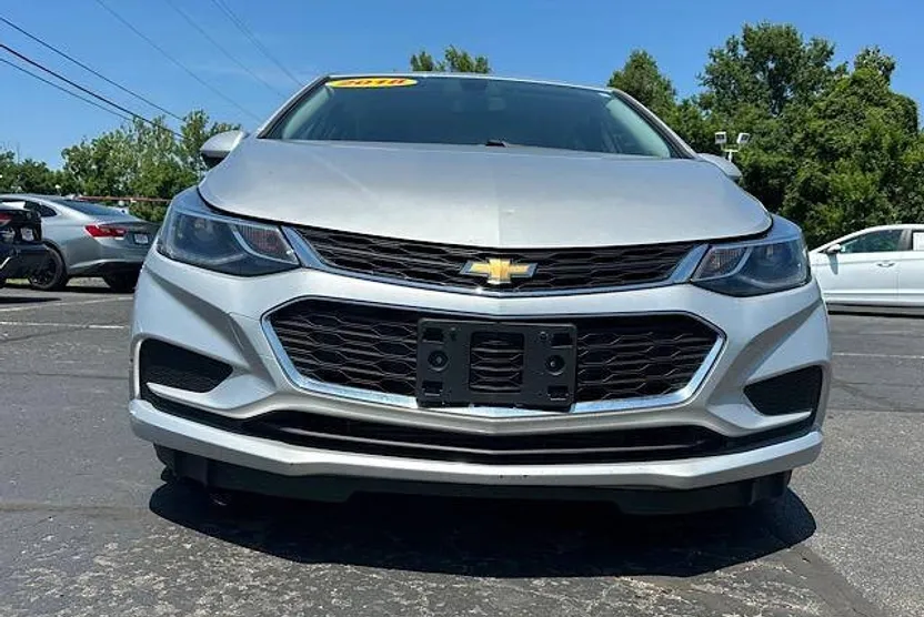2018 Chevrolet Cruze LT photo 1