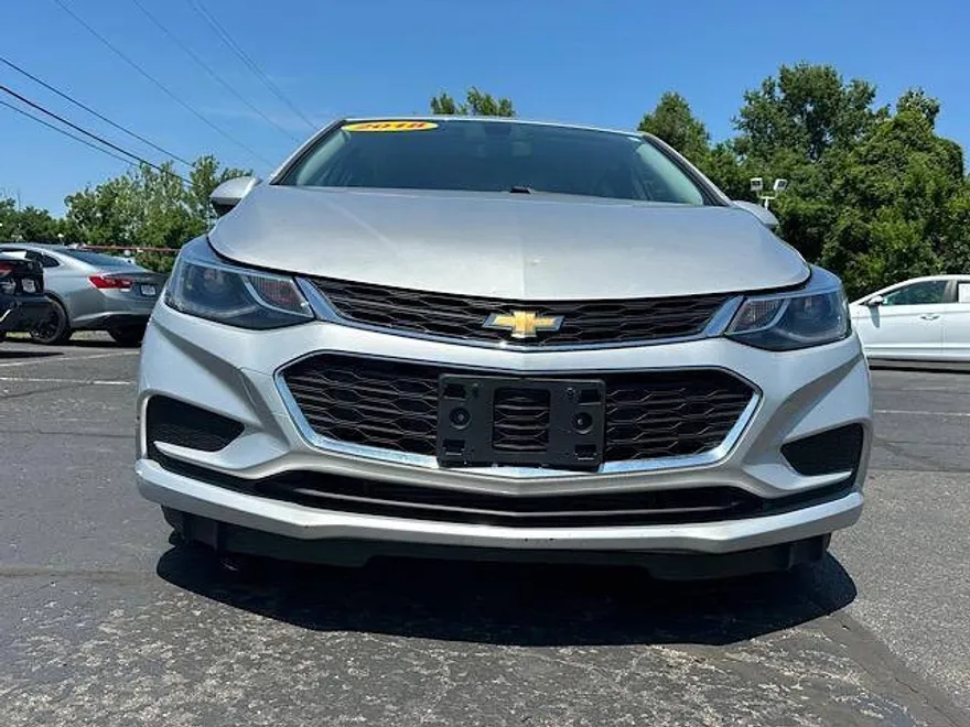 2018 Chevrolet Cruze LT photo 1