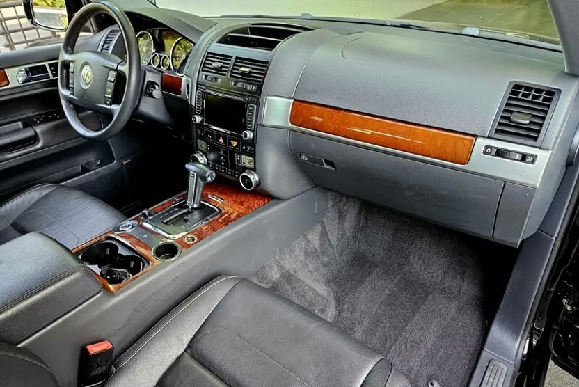 2010 Volkswagen Touareg V6 TDI photo 1
