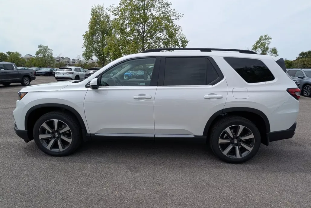 2025 Honda Pilot Touring photo 1