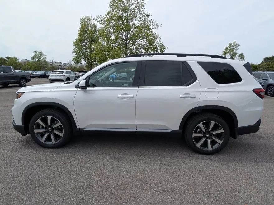 2025 Honda Pilot Touring photo 1
