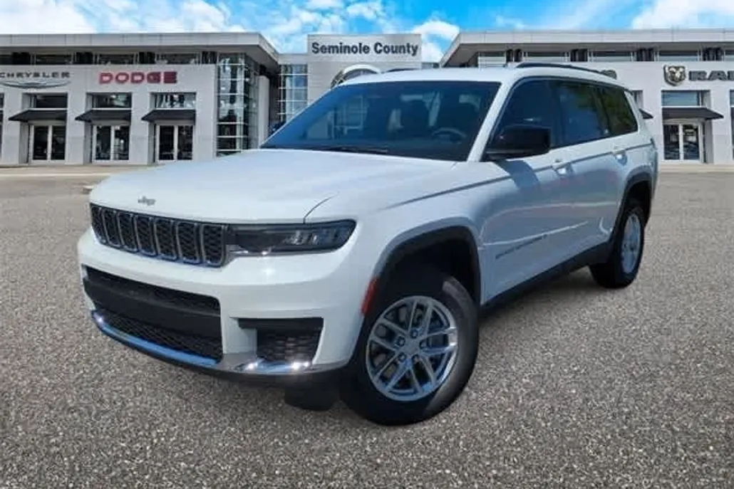 2025 Jeep Grand Cherokee Laredo photo 1