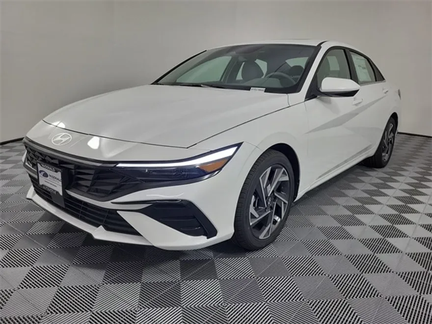 2024 Hyundai Elantra SEL Convenience photo 1