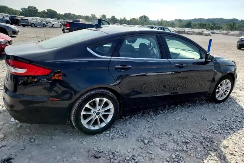 2020 Ford Fusion SE photo 1