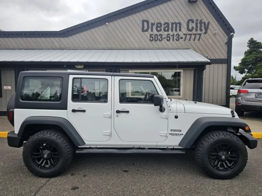 2013 Jeep Wrangler Unlimited Sport photo 4