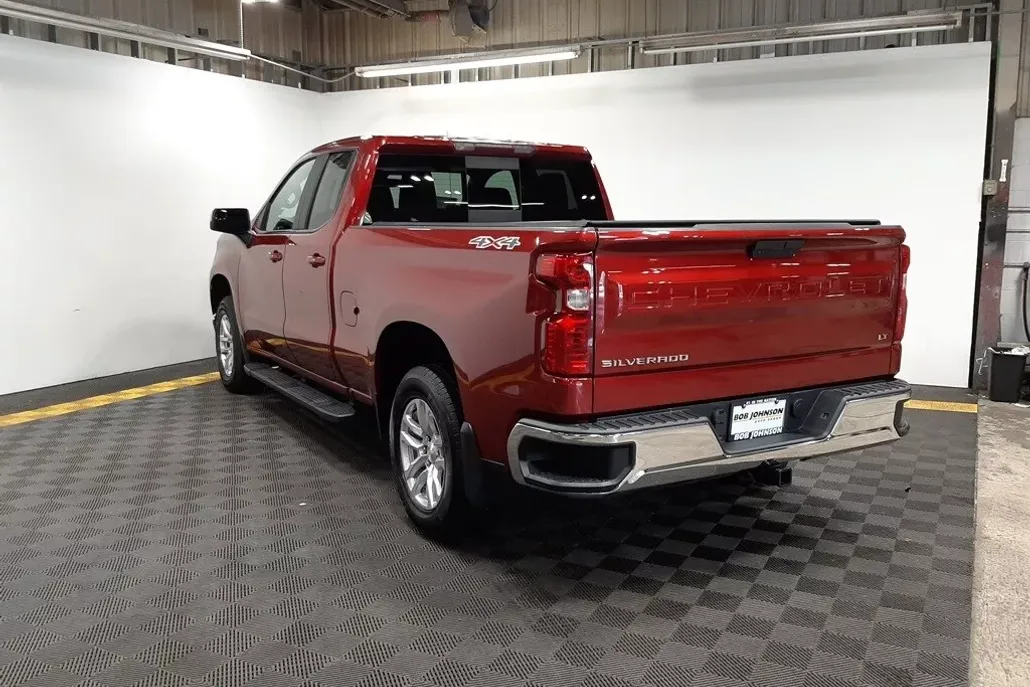2019 Chevrolet Silverado 1500 LT photo 1