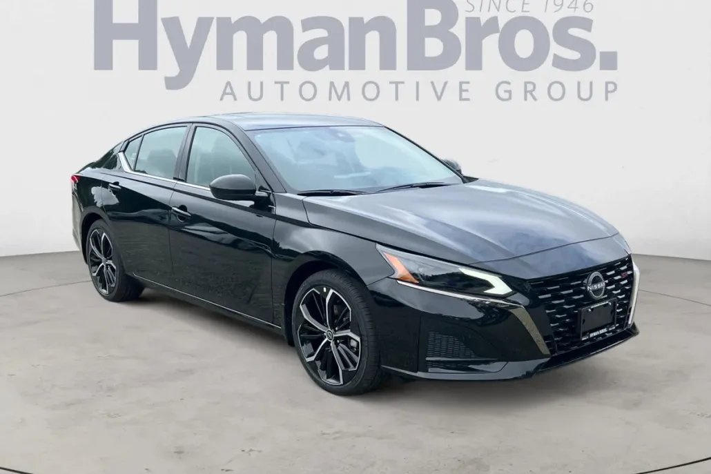 2025 Nissan Altima SR photo 1