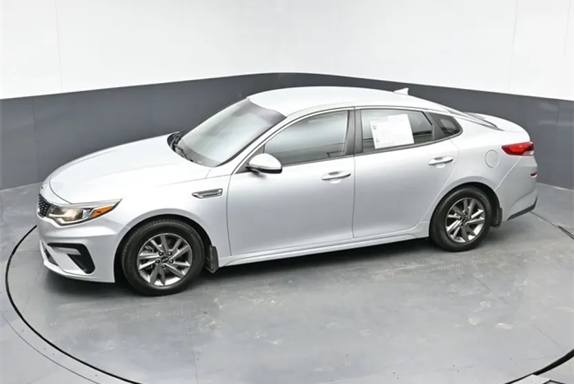 2019 Kia Optima LX photo 1