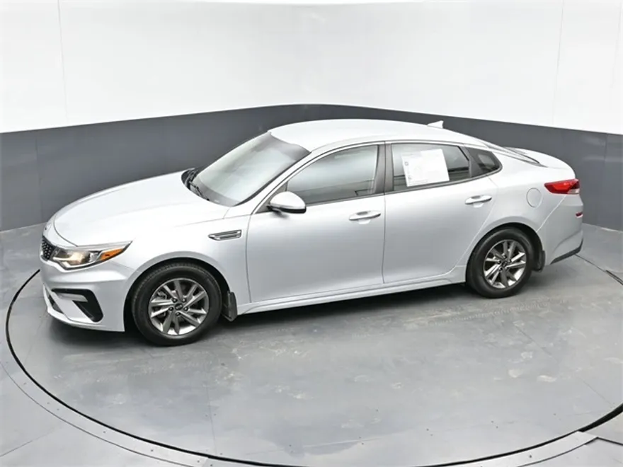 2019 Kia Optima LX photo 1