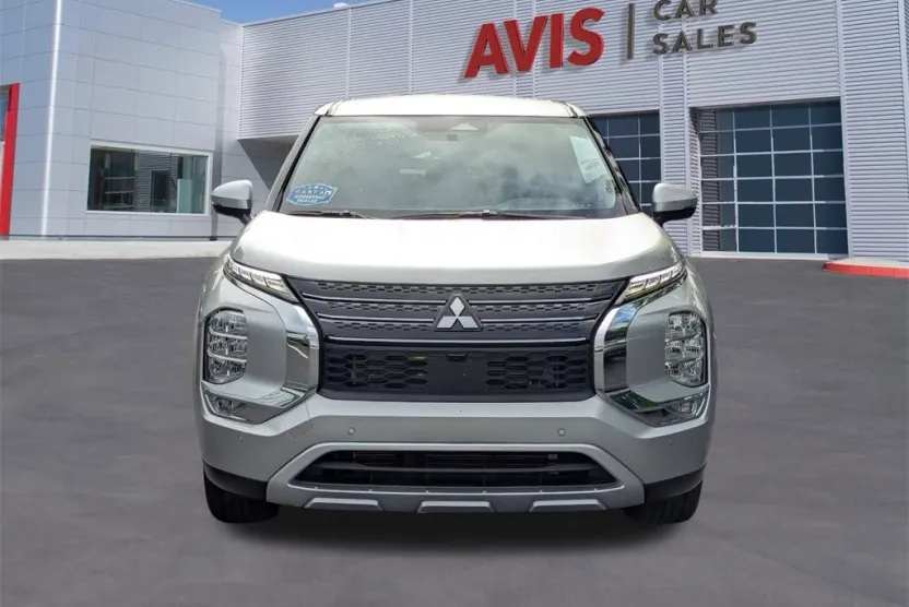2024 Mitsubishi Outlander SE photo 1