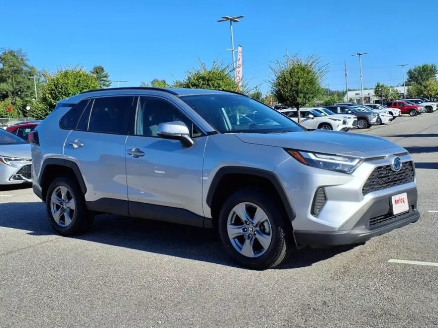 2024 Toyota RAV4 Hybrid XLE photo 1