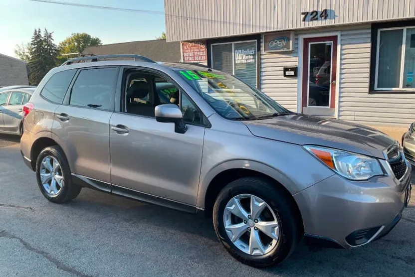 2015 Subaru Forester 2.5i Premium photo 1
