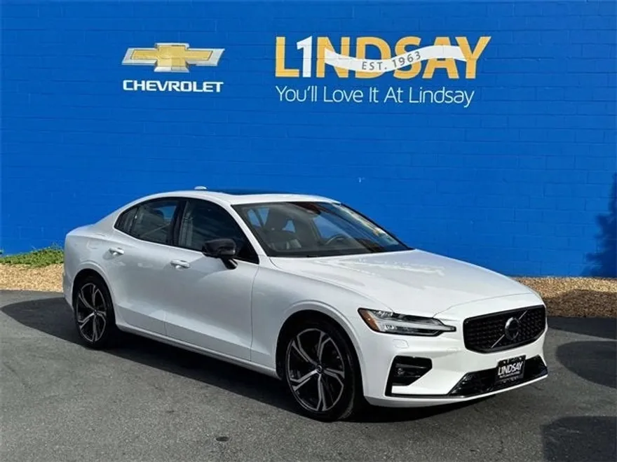 2024 Volvo S60 Plus photo 1