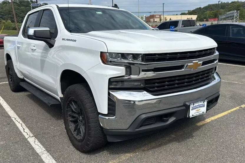 2020 Chevrolet Silverado 1500 LT photo 1