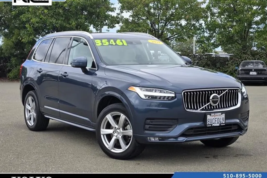 2021 Volvo XC90 Momentum photo 1