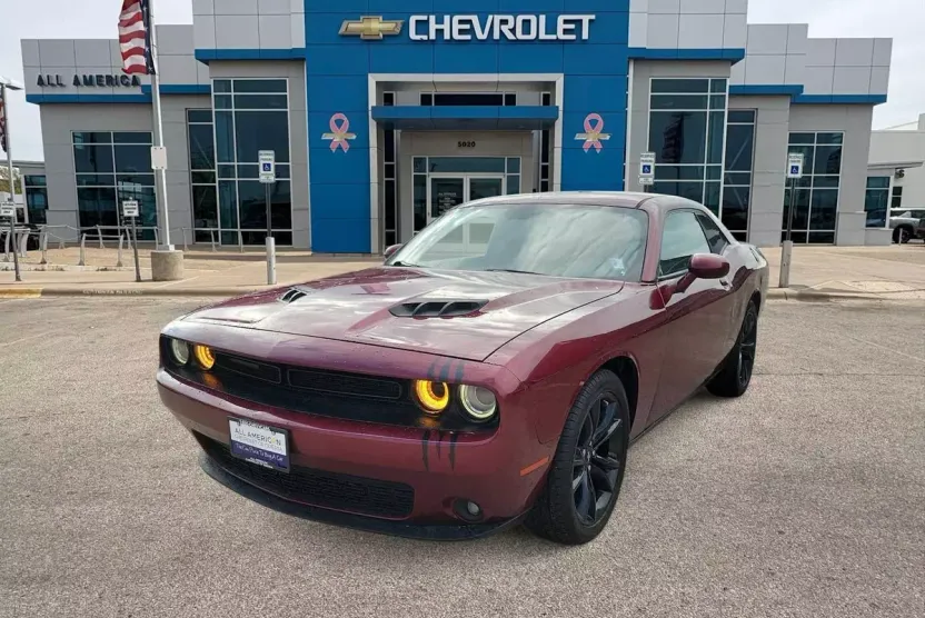 2018 Dodge Challenger SXT photo 1