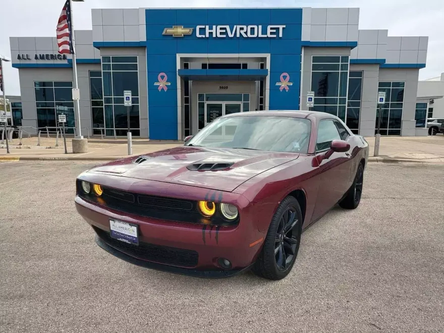 2018 Dodge Challenger SXT photo 1