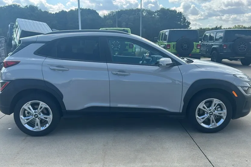 2023 Hyundai Kona SEL photo 1