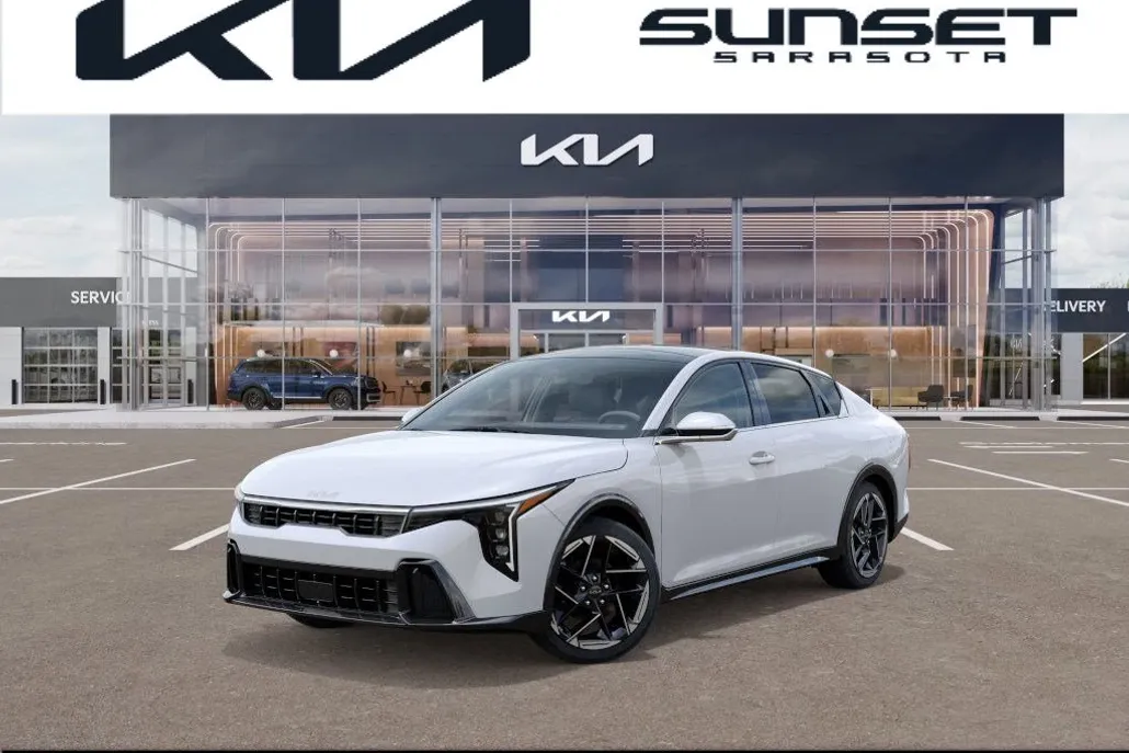 2025 Kia K4 GT-Line photo 1