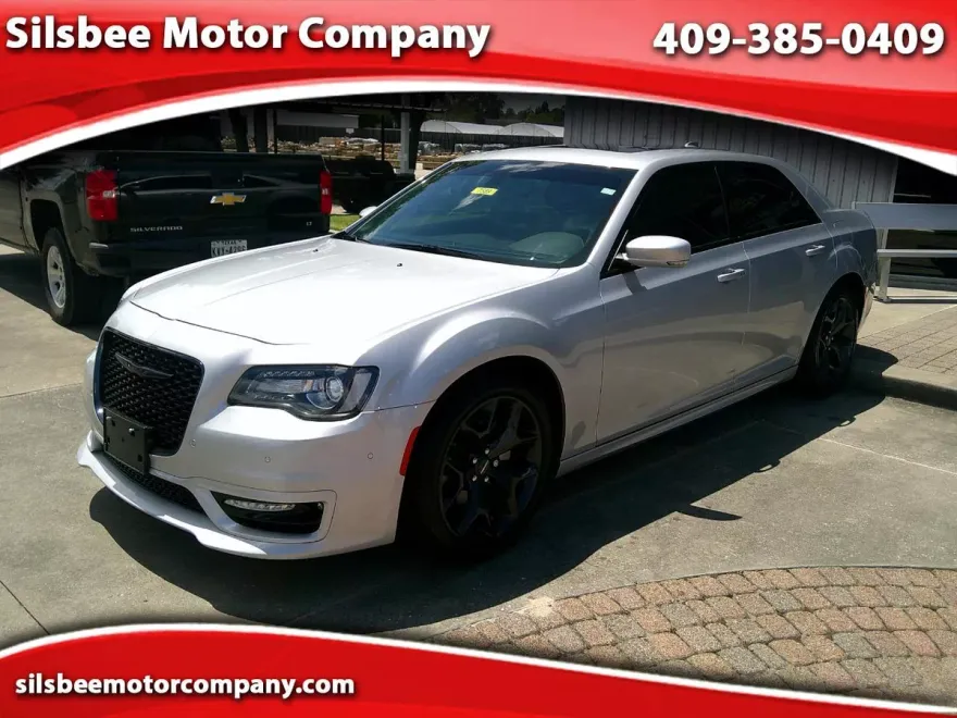 2023 Chrysler 300 Touring L photo 1