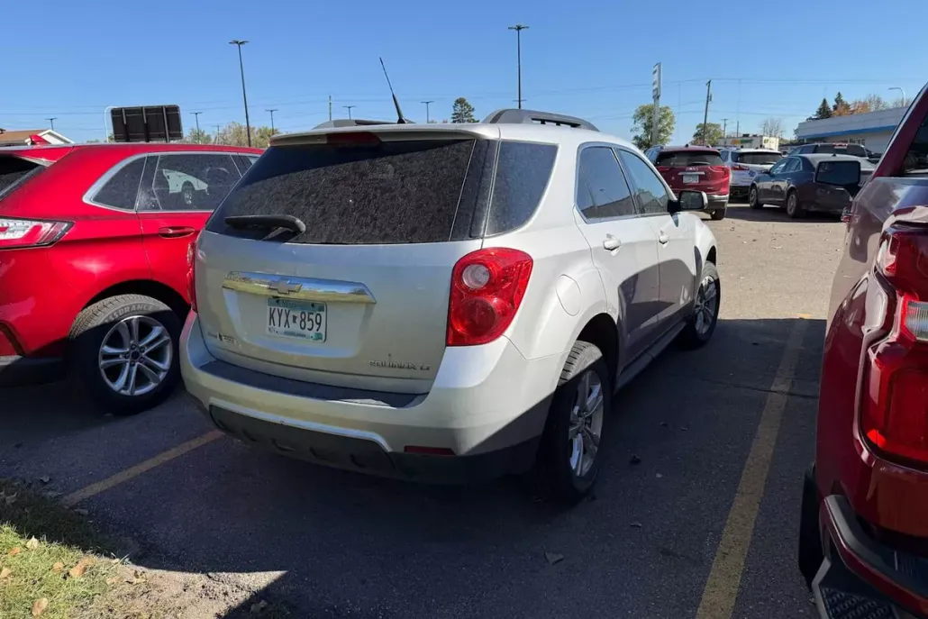 2011 Chevrolet Equinox LT photo 1