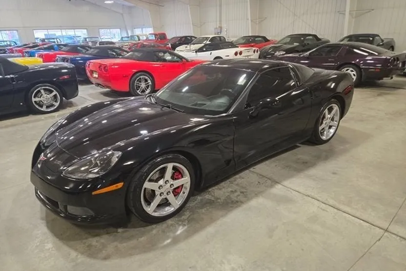 2005 Chevrolet Corvette Base photo 1