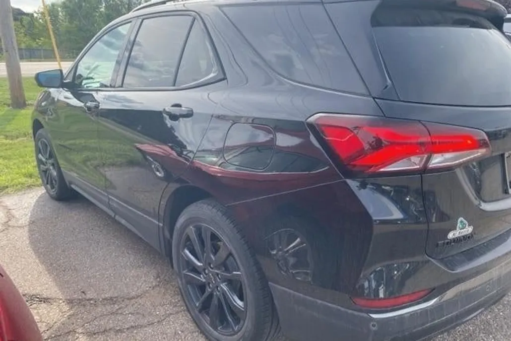 2023 Chevrolet Equinox RS photo 1
