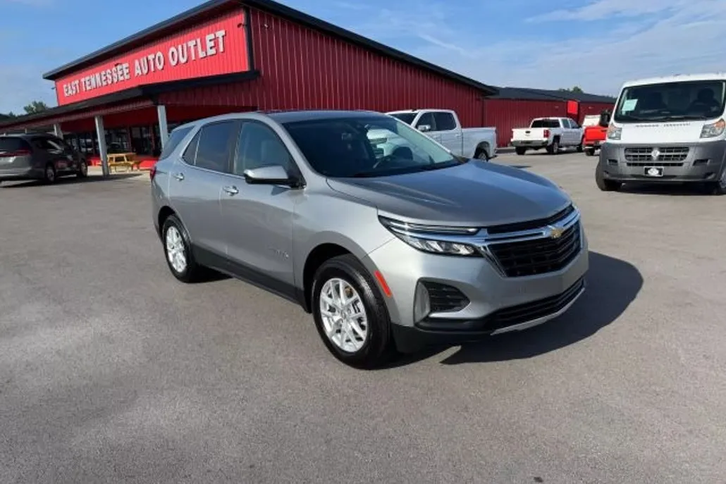 2023 Chevrolet Equinox LT photo 1