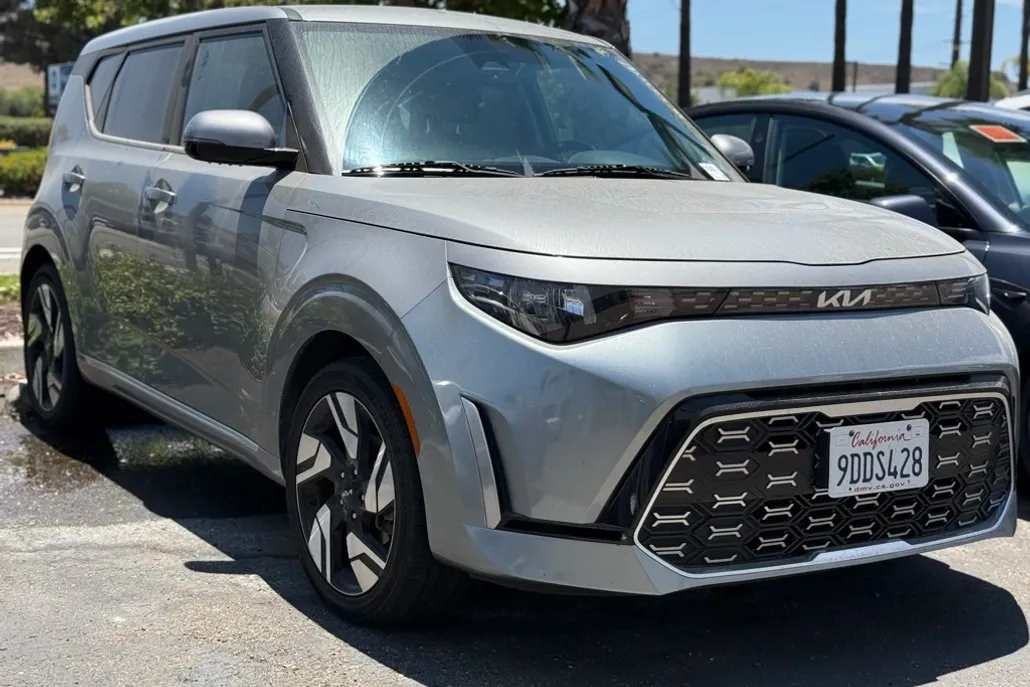 2023 Kia Soul GT-Line photo 1