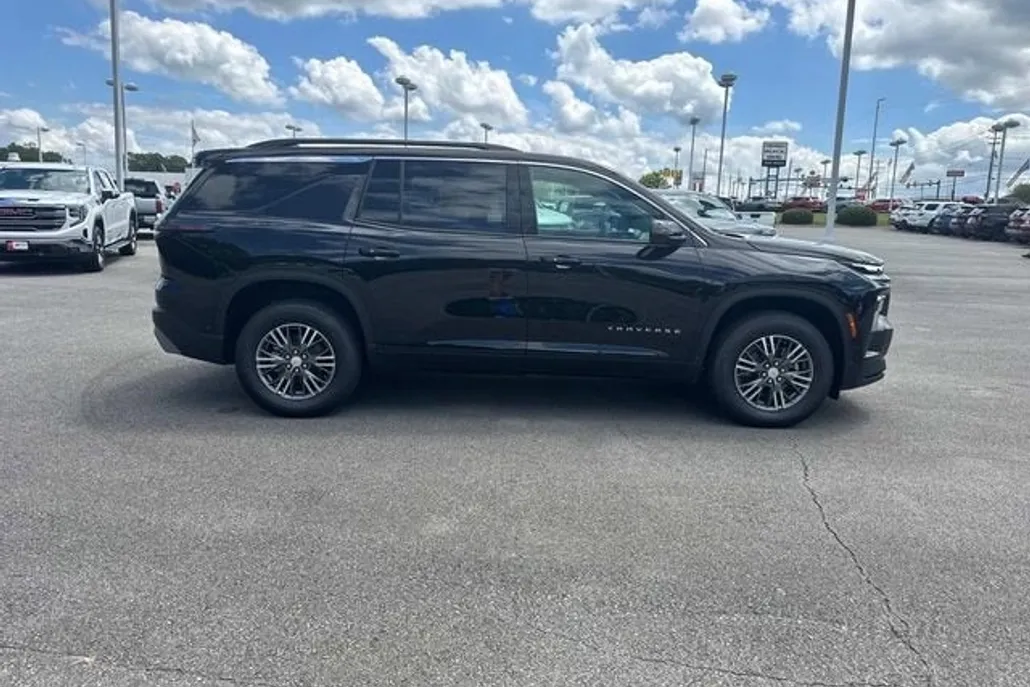 2026 Chevrolet Traverse photo 1