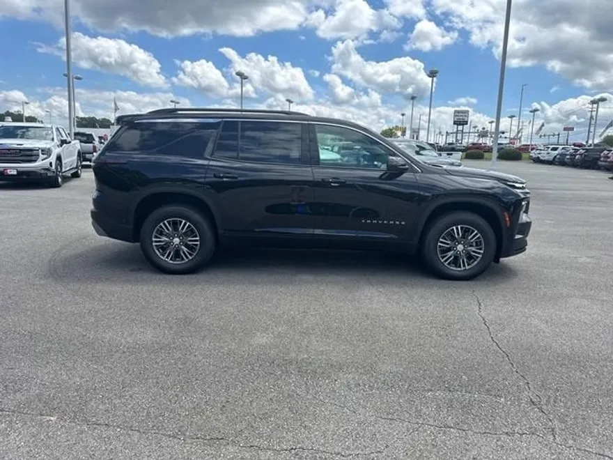 2026 Chevrolet Traverse photo 1