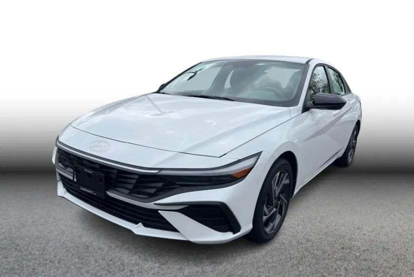 2025 Hyundai Elantra SEL photo 1