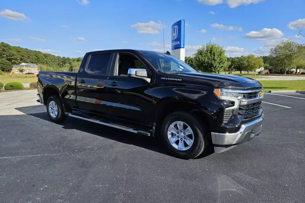 2024 Chevrolet Silverado 1500 LT photo 1