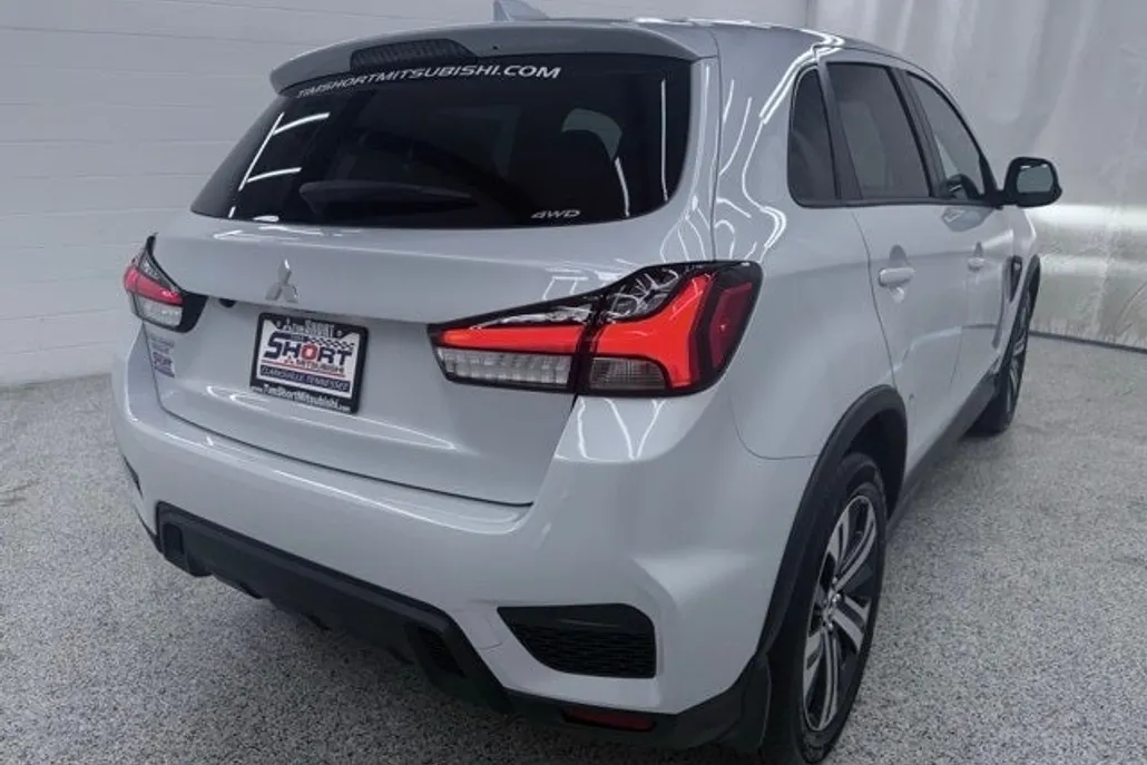 2025 Mitsubishi Outlander Sport ES photo 1