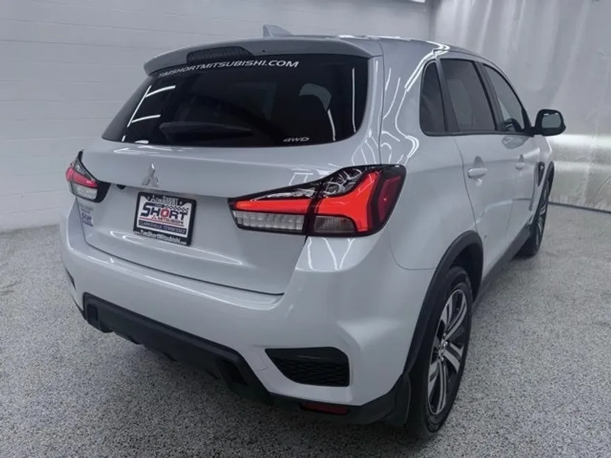 2025 Mitsubishi Outlander Sport ES photo 1