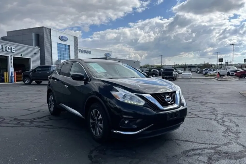 2017 Nissan Murano SV photo 1